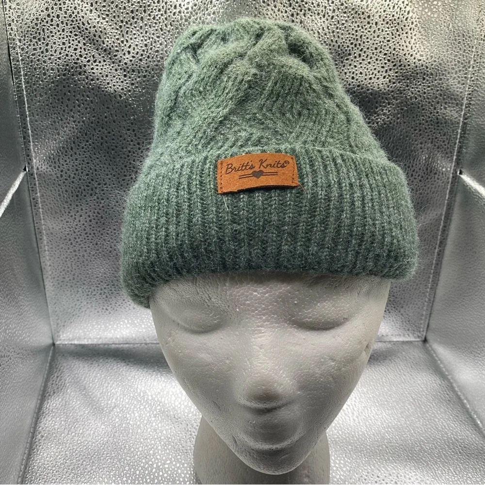 Mainstay Women’s Unique Weave Fuzzy Plush Pom Knit‎ Hat Green